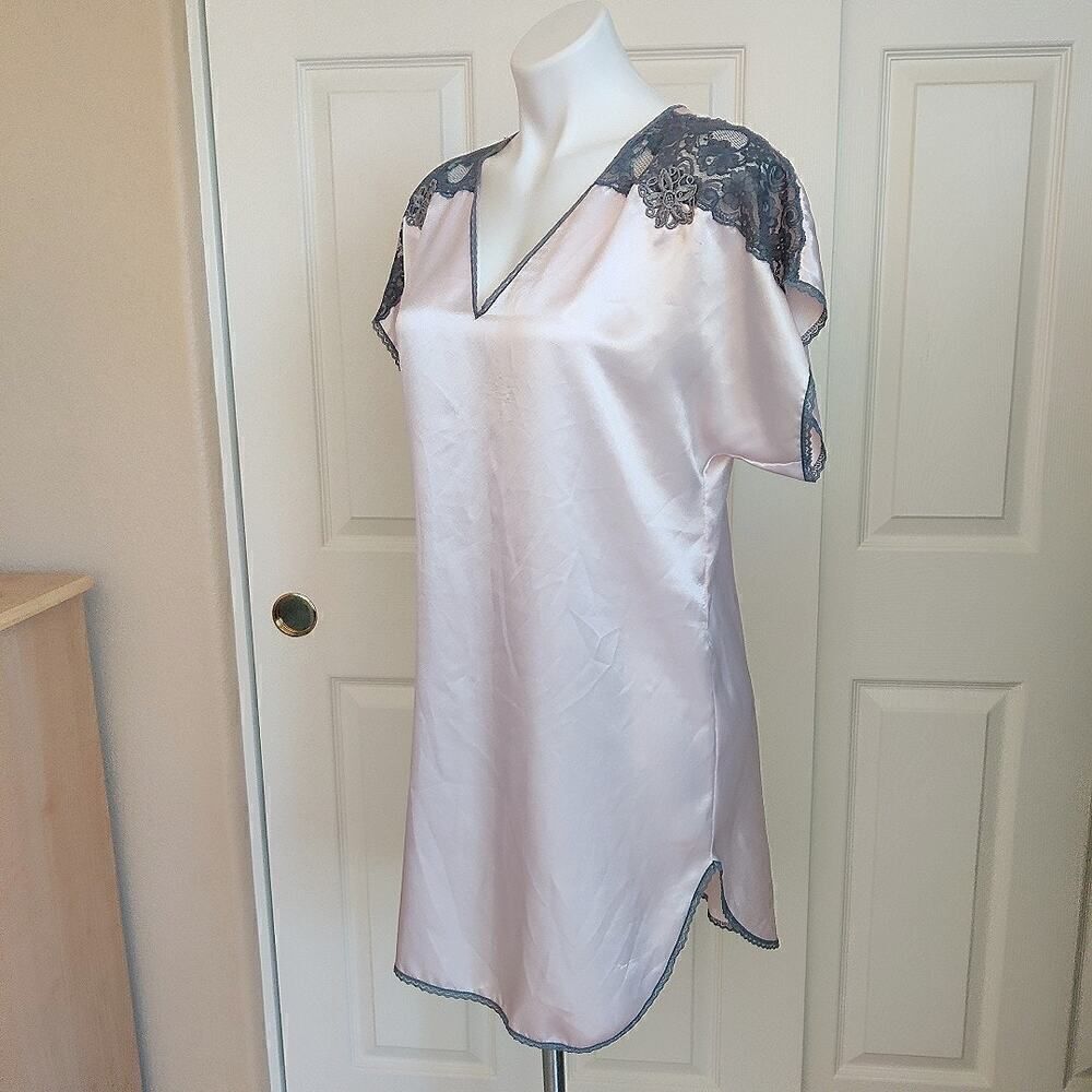Vintage Val Mode Lingerie V-neck satin lace nightie sz S
